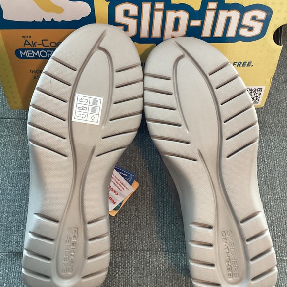 Skechers Women's Slip-Ins: On-the-GO Flex - Verona Slip-On Casual Walking Sneake - Picture 4 of 11